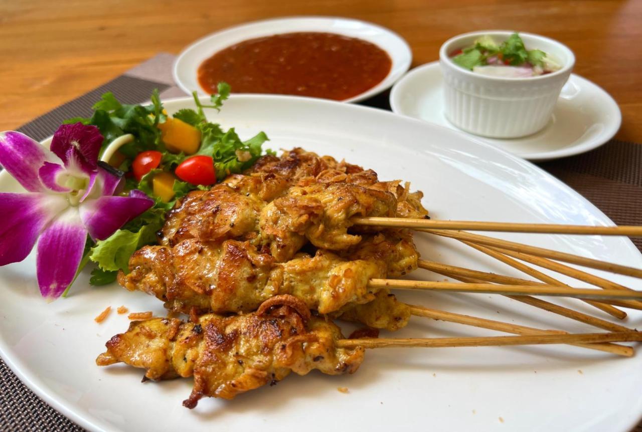 Hotel Patong Heights Extérieur photo Thai chicken sate
